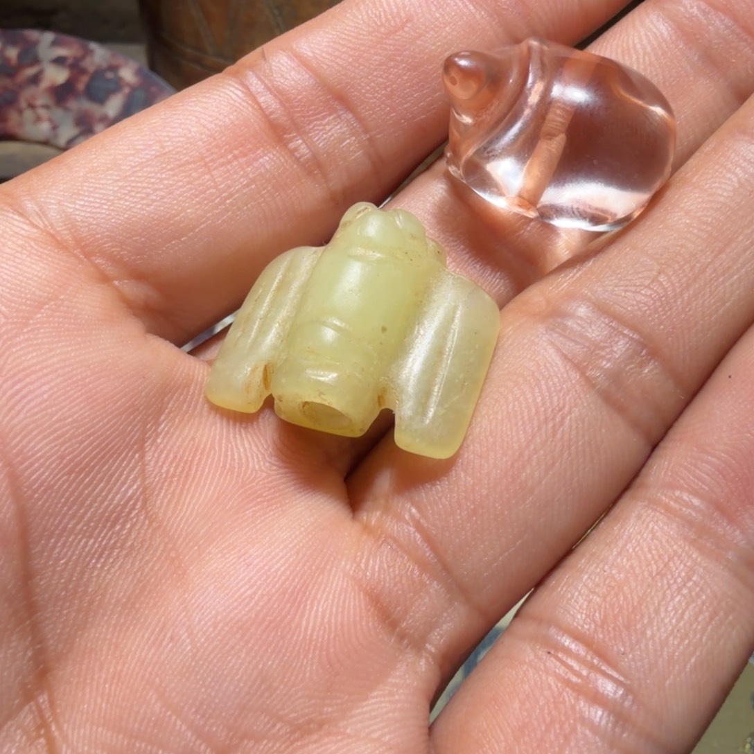 依***古和田玉（糖玉）未镶嵌颈饰