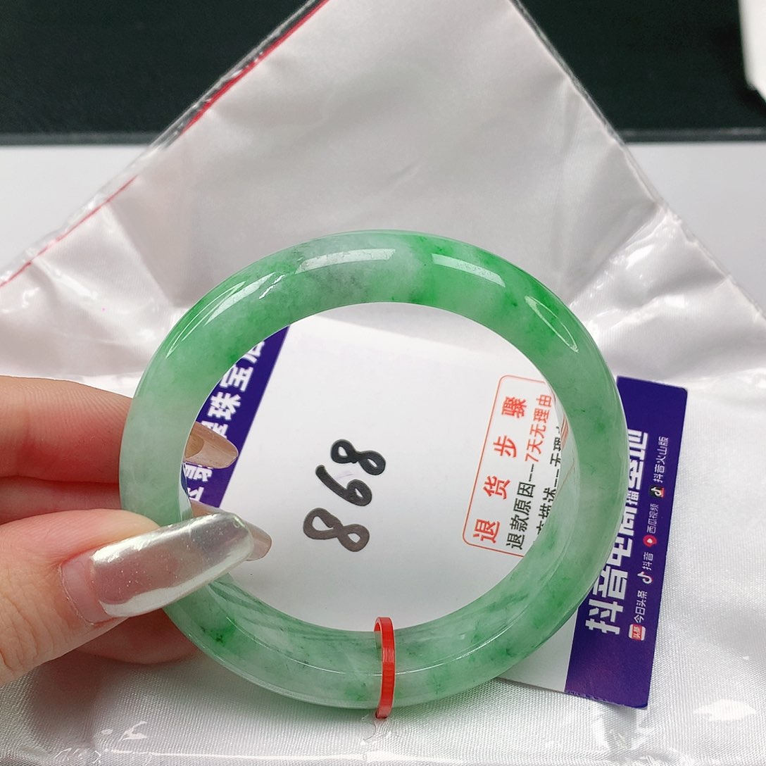 翡翠手镯未镶嵌蟹***?翡翠手镯