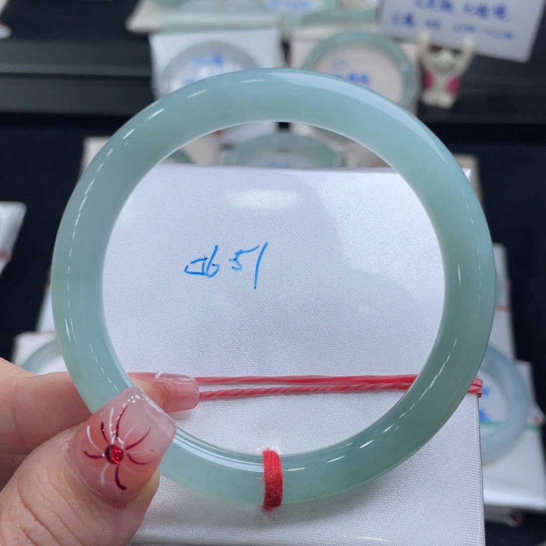 翡翠手镯未镶嵌翡翠手镯