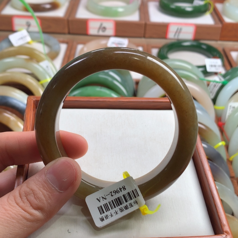 【闪购商品】和田玉手镯未镶嵌57