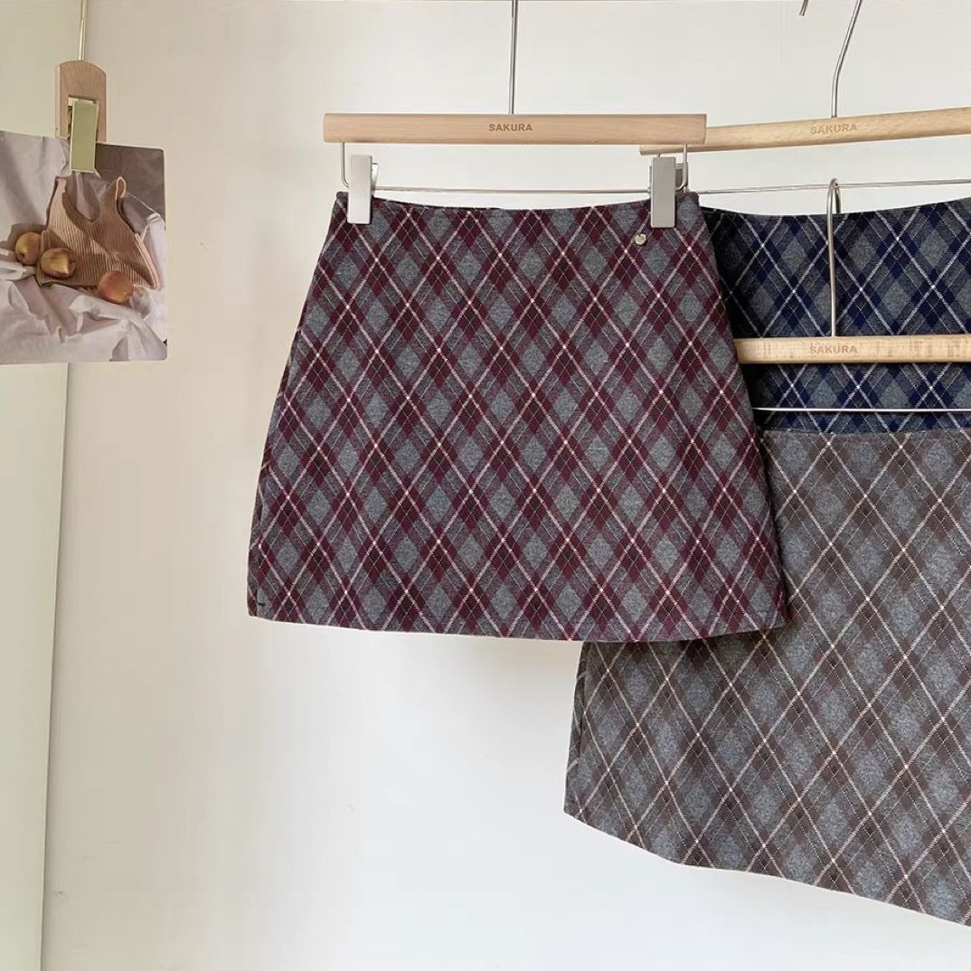 5767女装韩版格子短裙