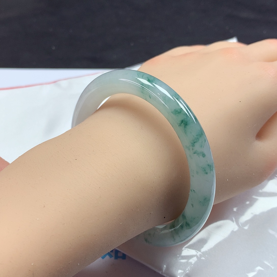 翡翠手镯未镶嵌57圆条