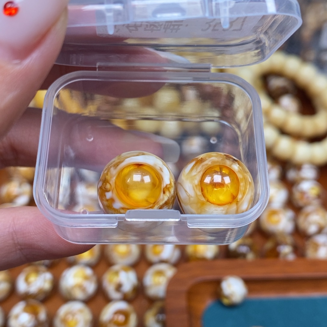 沁色蜜蜡未镶嵌3537