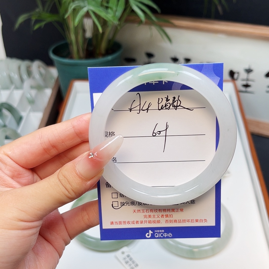 未镶嵌手镯石英质玉