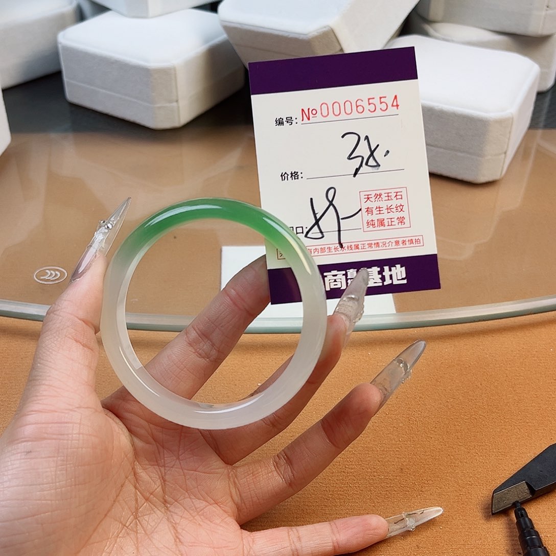 玛瑙/玉髓手镯未镶嵌6554