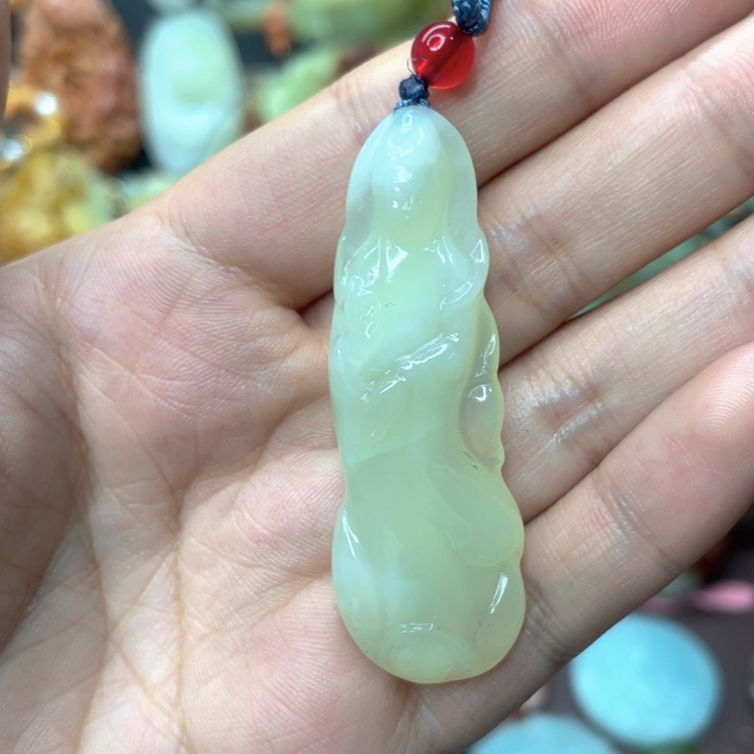 蛇纹石玉颈饰未镶嵌