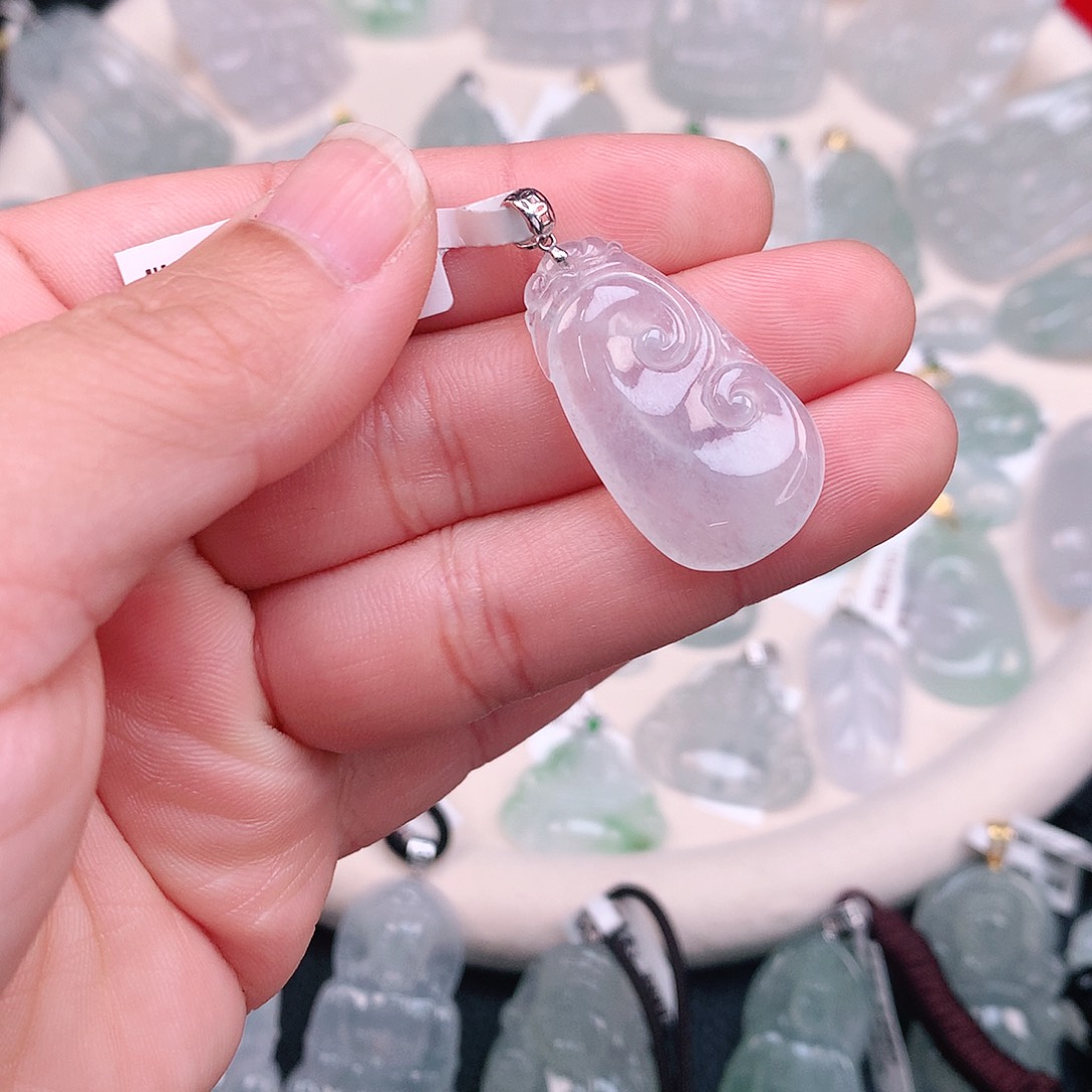 翡翠颈饰18K金镶嵌冰胶如意