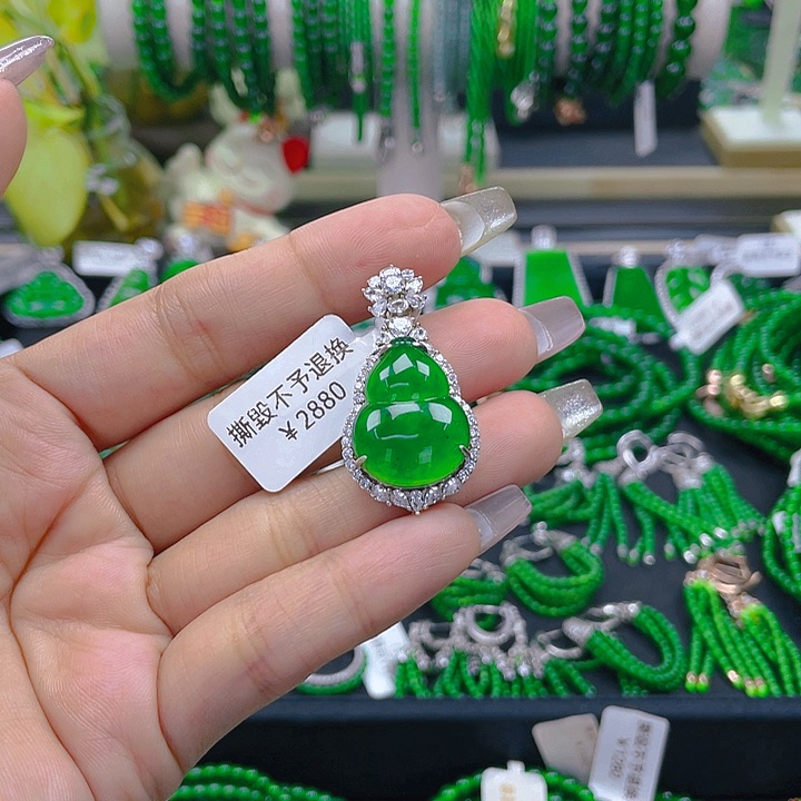 翡翠颈饰银S925镶嵌平****ꫀ葫芦