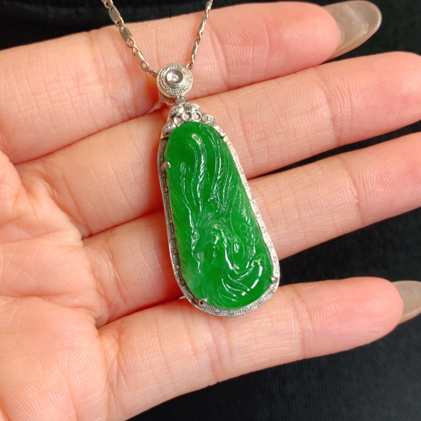 【闪购商品】颈饰18K金镶嵌翡翠凤牌