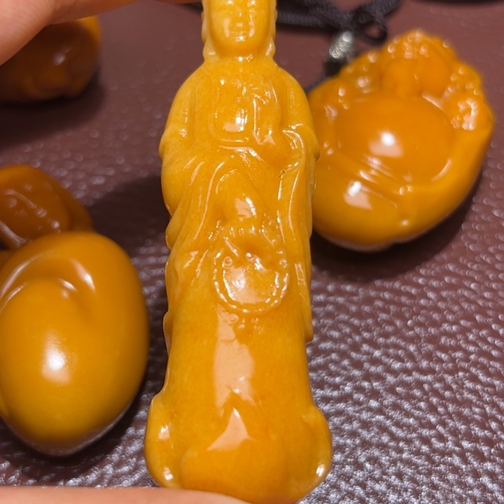 斗***翁和田玉未镶嵌颈饰