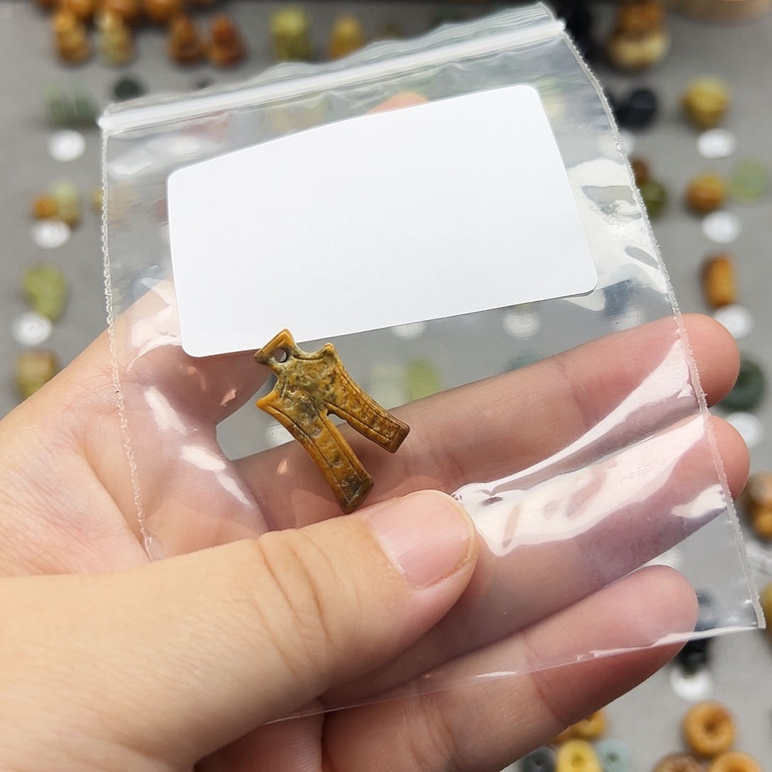 南***）蛇纹石玉未镶嵌配珠