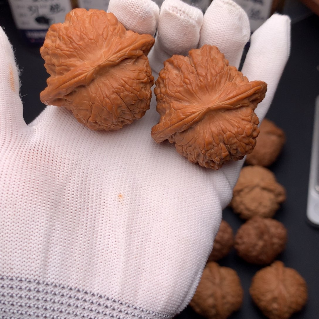 文玩核桃吊坠43血麒麟