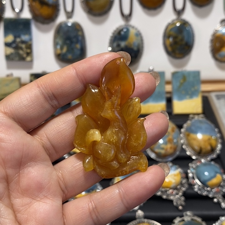 蛇纹石玉未镶嵌颈饰