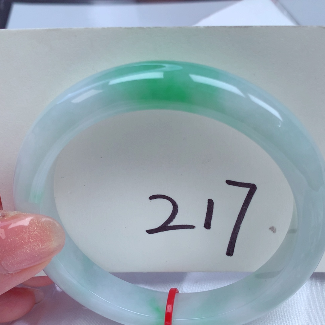 翡翠手镯未镶嵌翡翠