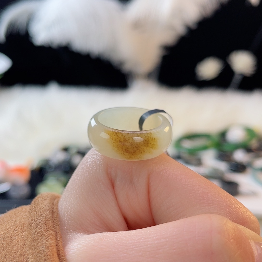 哈***镜和田玉未镶嵌戒指k71一口糖墩墩18.5mm买断 不退换