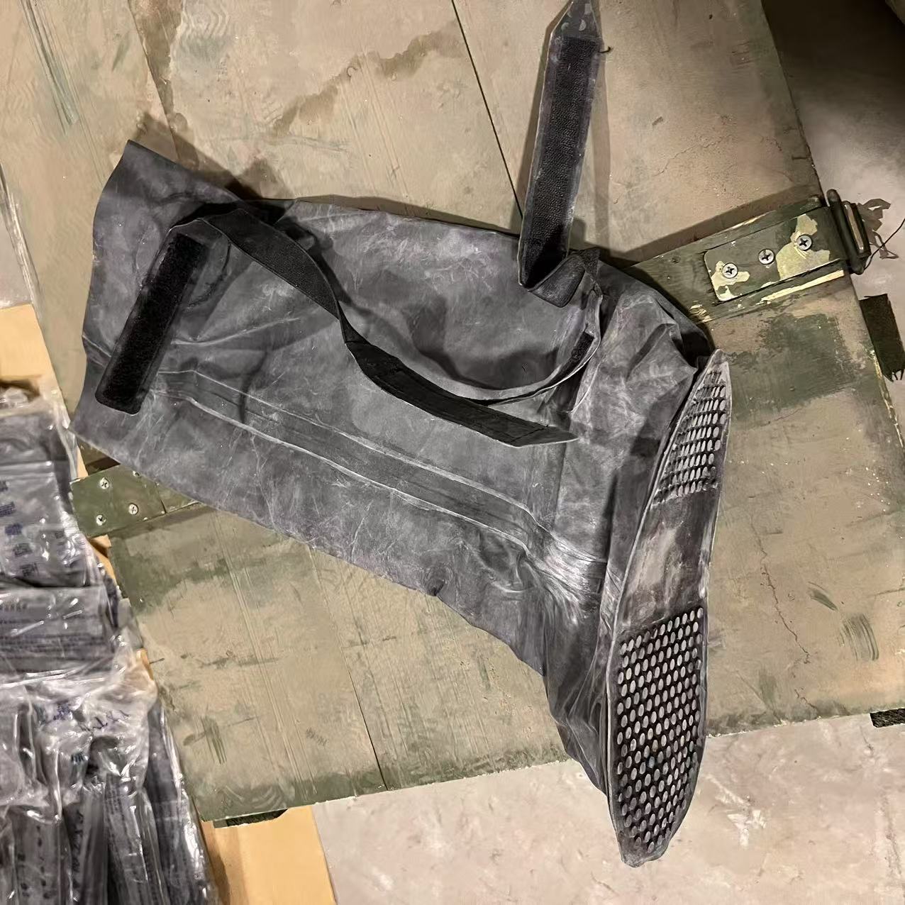 正品黑色靴套全新库存