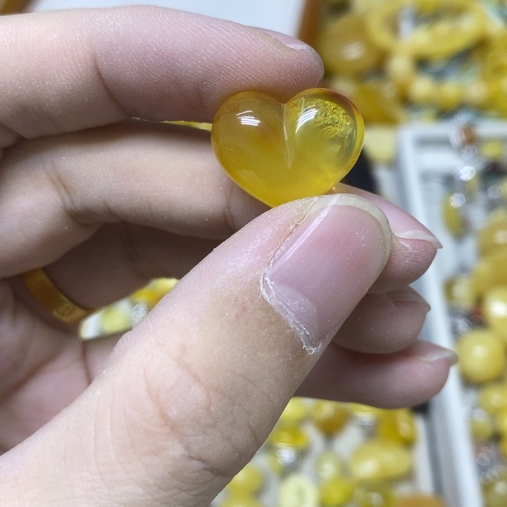 蜜蜡未镶嵌裸石吊坠