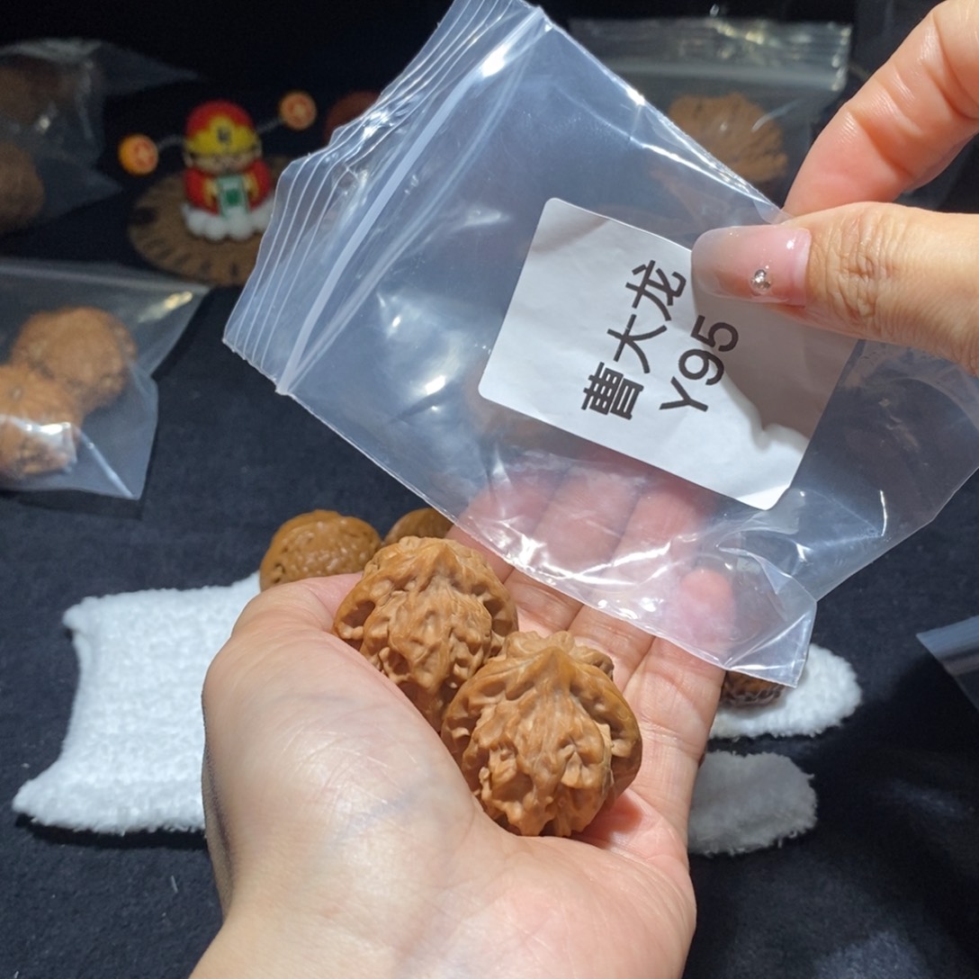 文玩核桃吊坠超****，曹大龙34