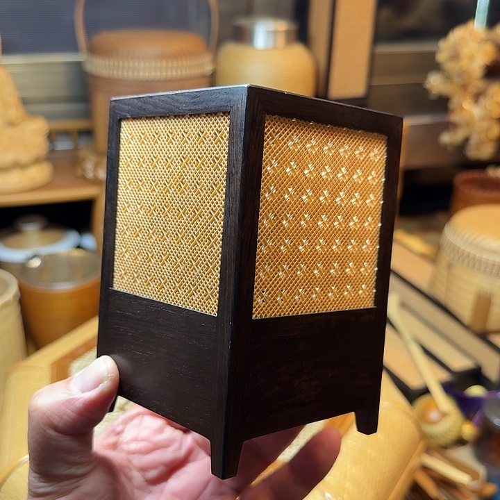 东阳竹编胡老师笔筒