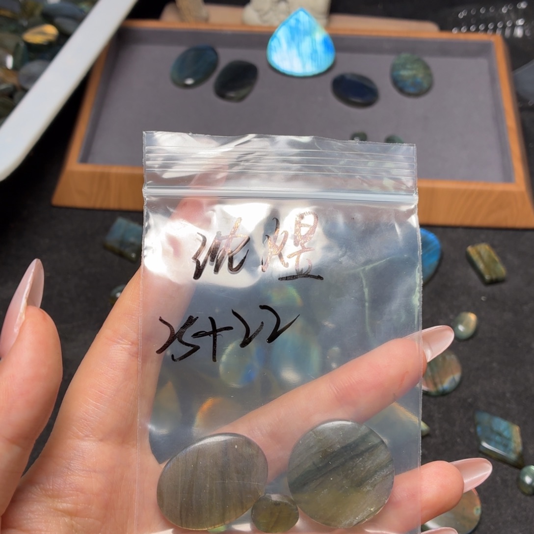 沈***煜吊坠(不含链)未镶嵌拉长石