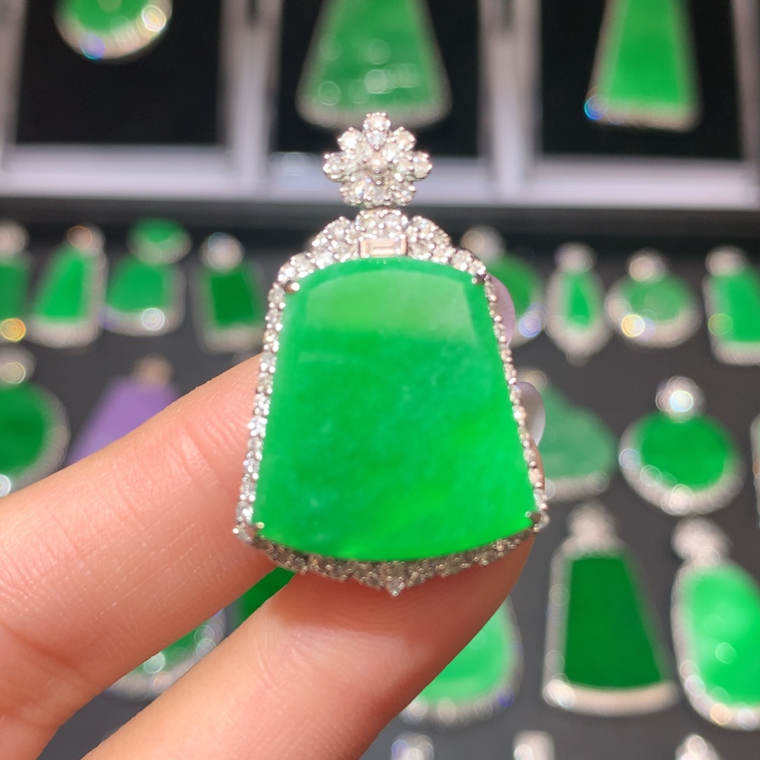 翡翠颈饰18K金镶嵌翡翠