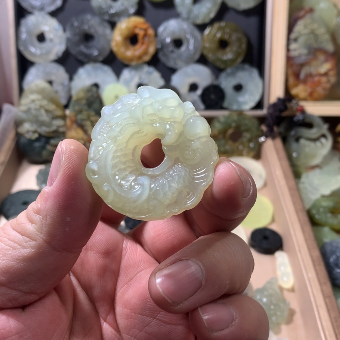 【闪购商品】蛇纹石玉颈饰未镶嵌