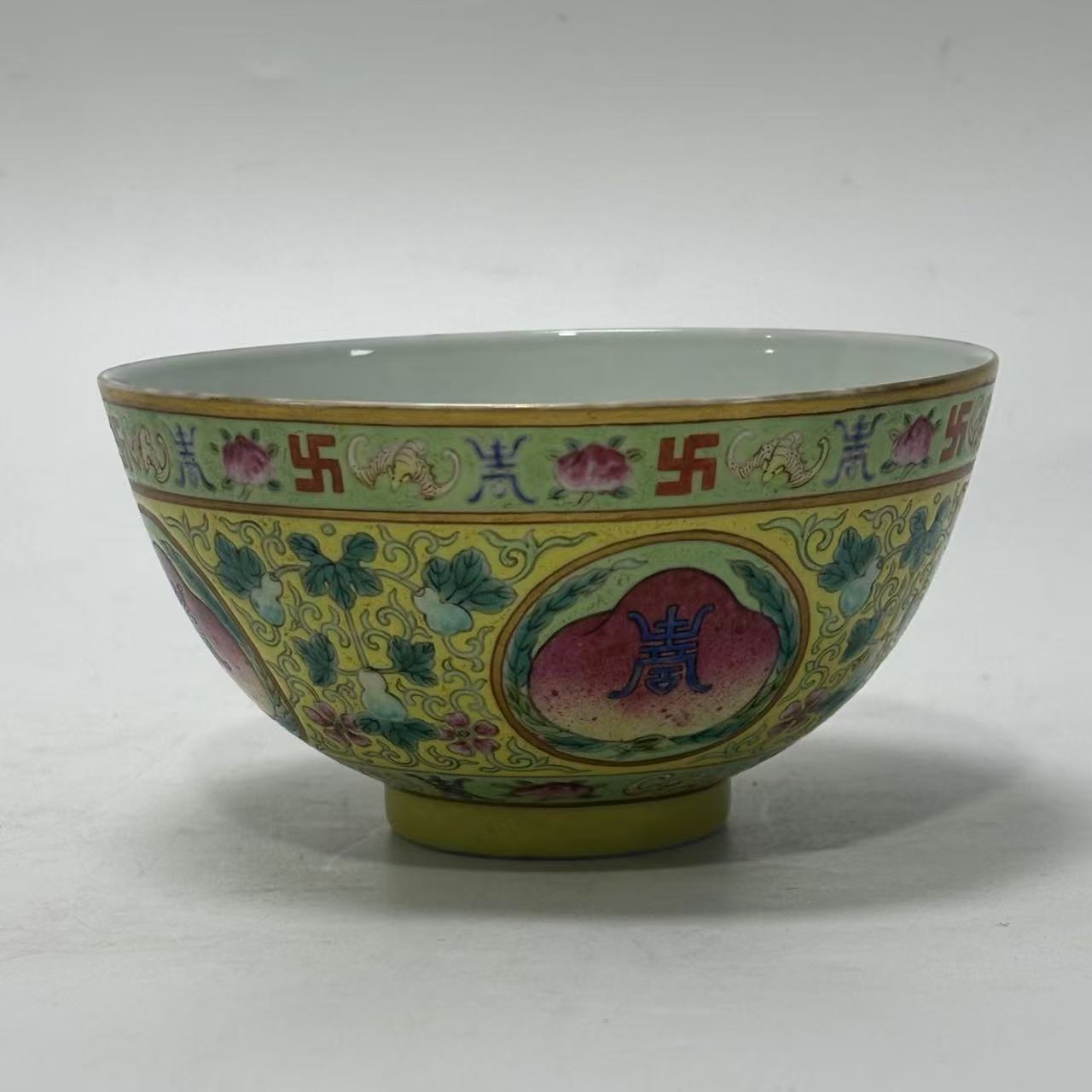 黄地粉彩寿桃纹碗HJD2501-120