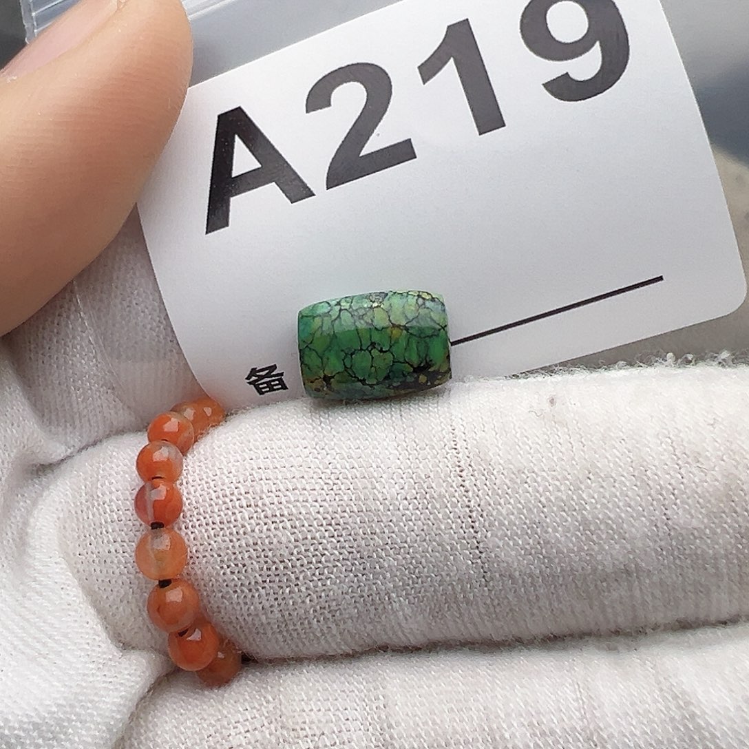 依***海南红玛瑙未镶嵌珠宝奇石