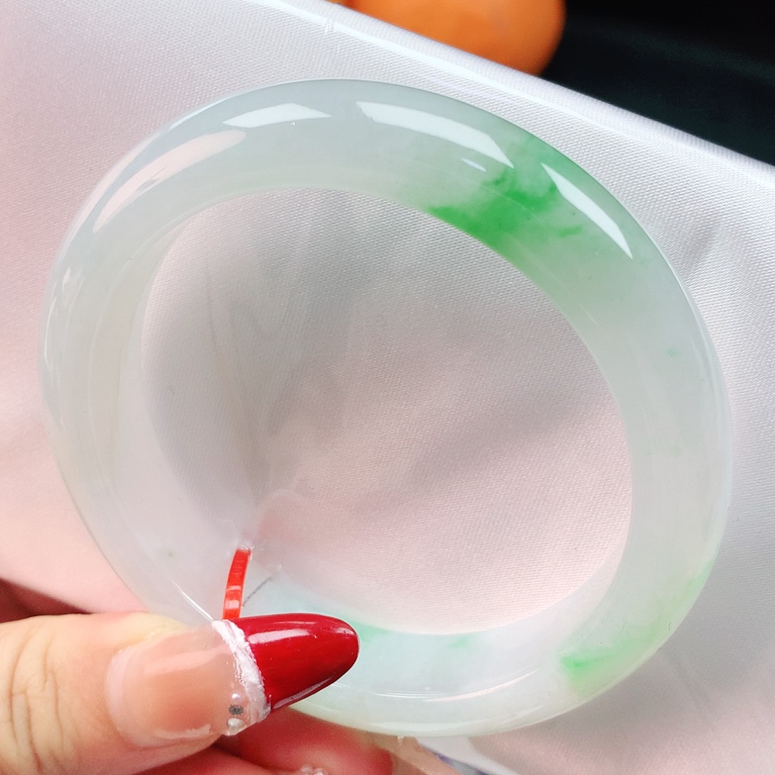 翡翠手镯未镶嵌55圈