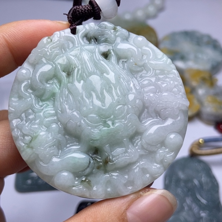 翡翠颈饰未镶嵌翡翠