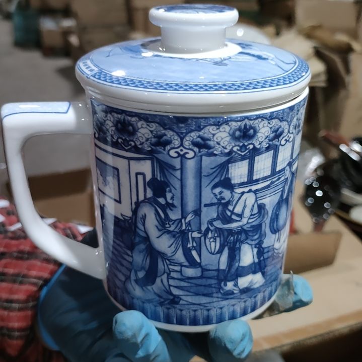 摆件盘子碗茶壶啥都有