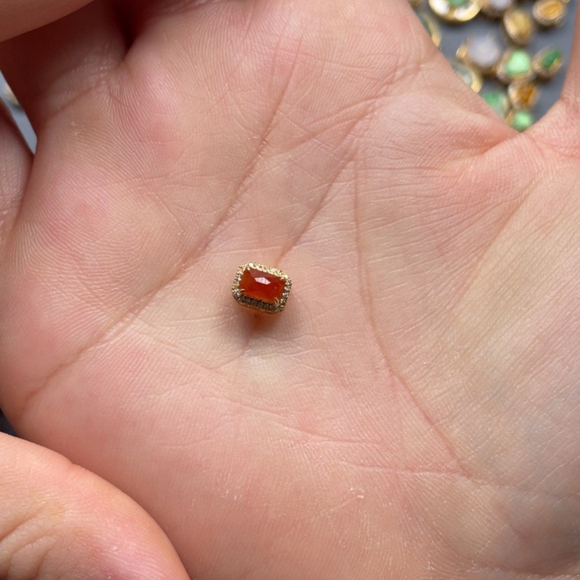 【闪购商品】颈饰18K金镶嵌翡翠