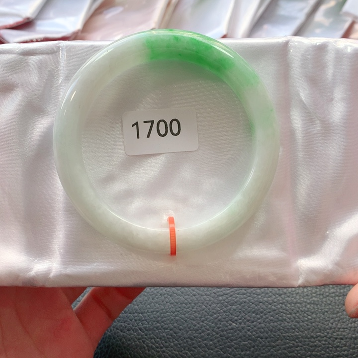 翡翠手镯未镶嵌M****a天然翡翠手镯