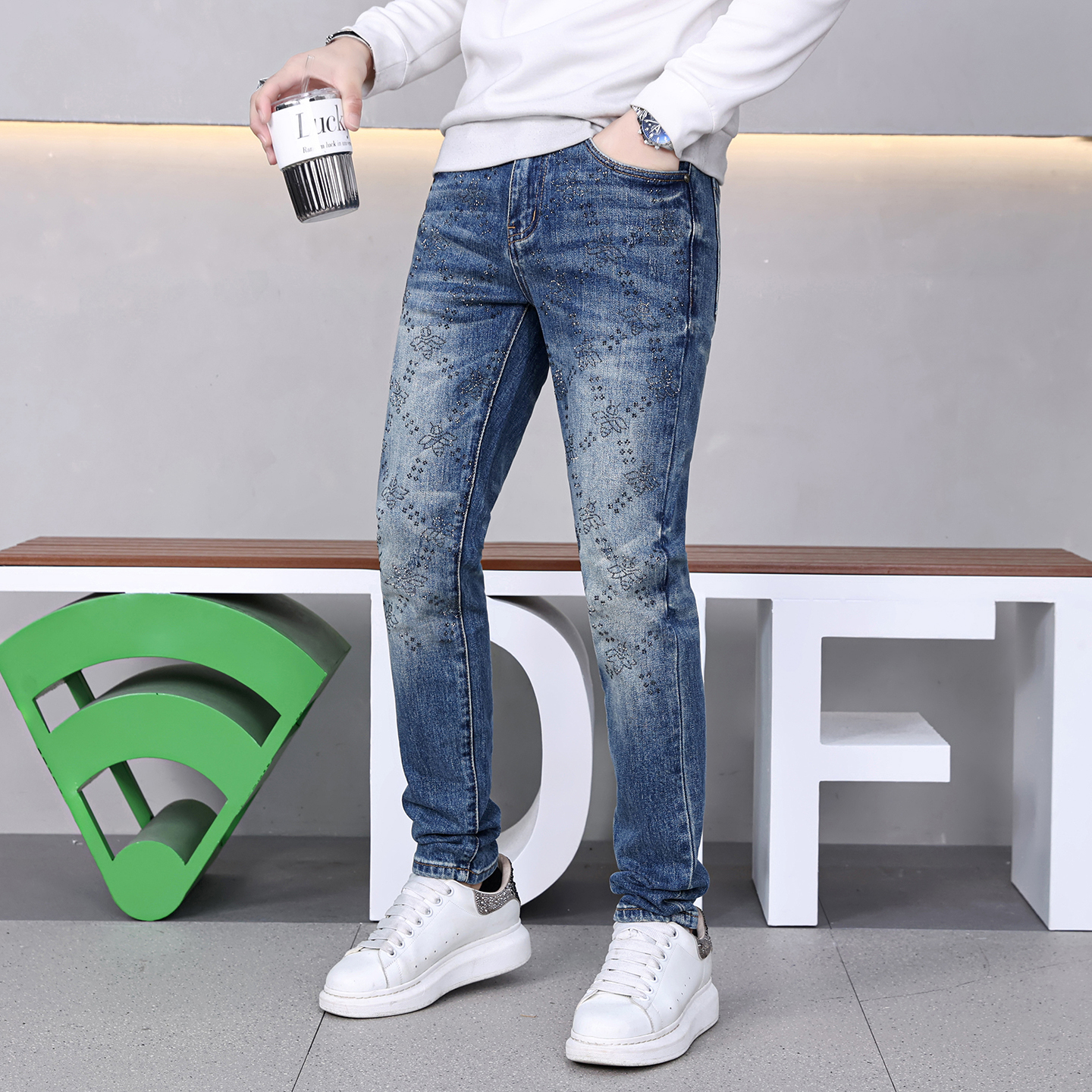 秋冬新款烫钻牛仔裤男潮牌修身小脚蓝色弹力潮流休闲长裤子76116