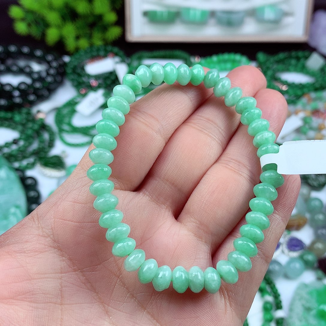 翡翠颈饰未镶嵌手串
