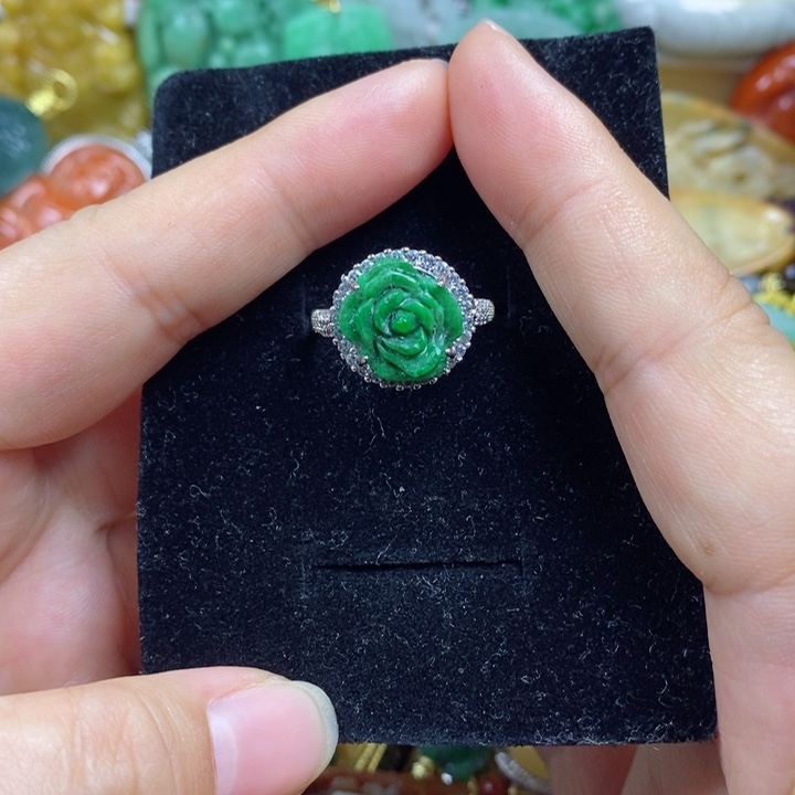 翡翠吊坠(赠链)未镶嵌