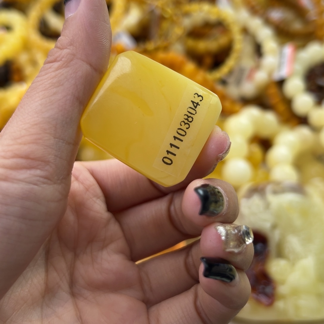 琥珀珠宝奇石未镶嵌