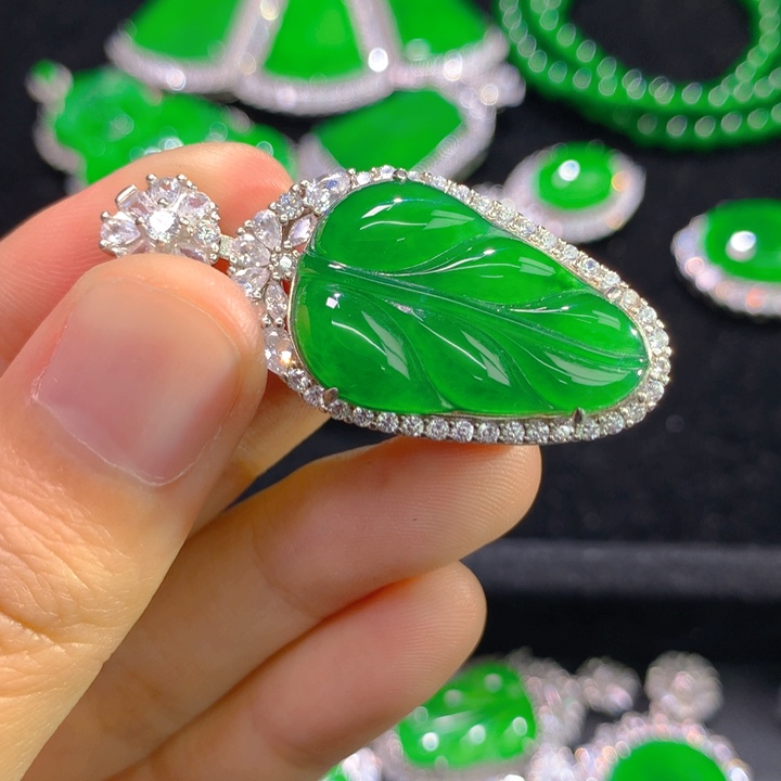 翡翠颈饰银S925镶嵌一个