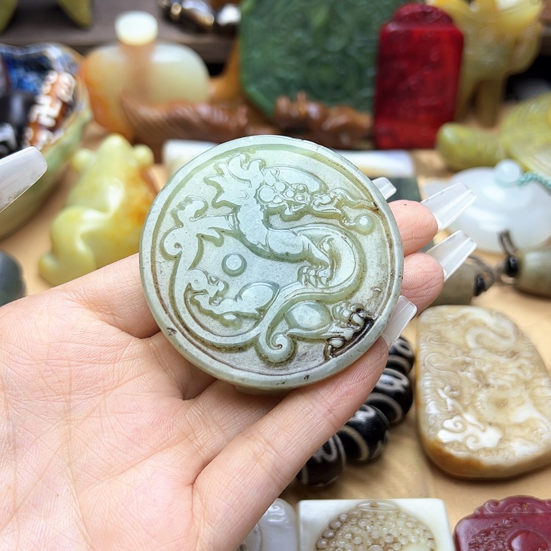 蛇纹石玉未镶嵌颈饰皮带