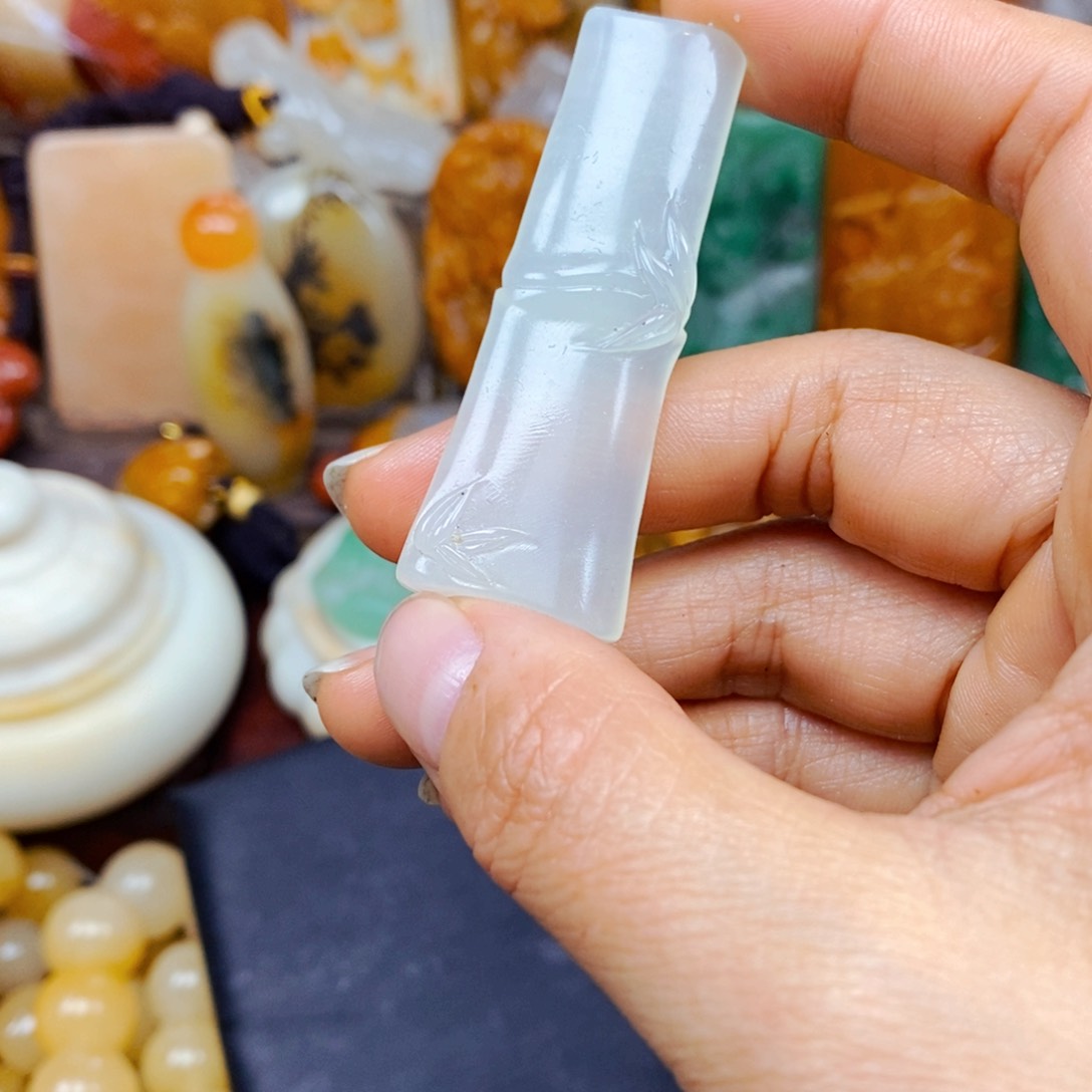 石英质玉颈饰未镶嵌