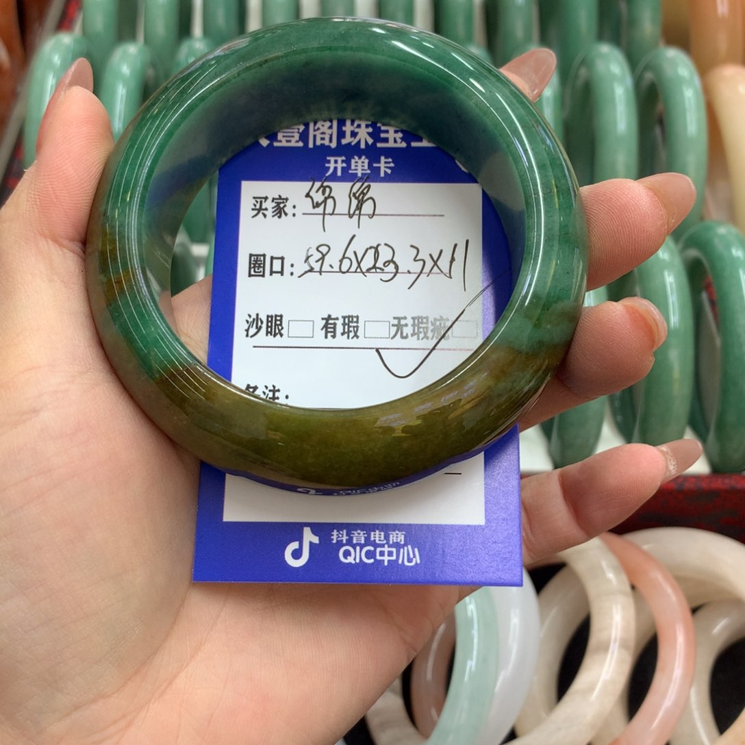 石英质玉手镯未镶嵌