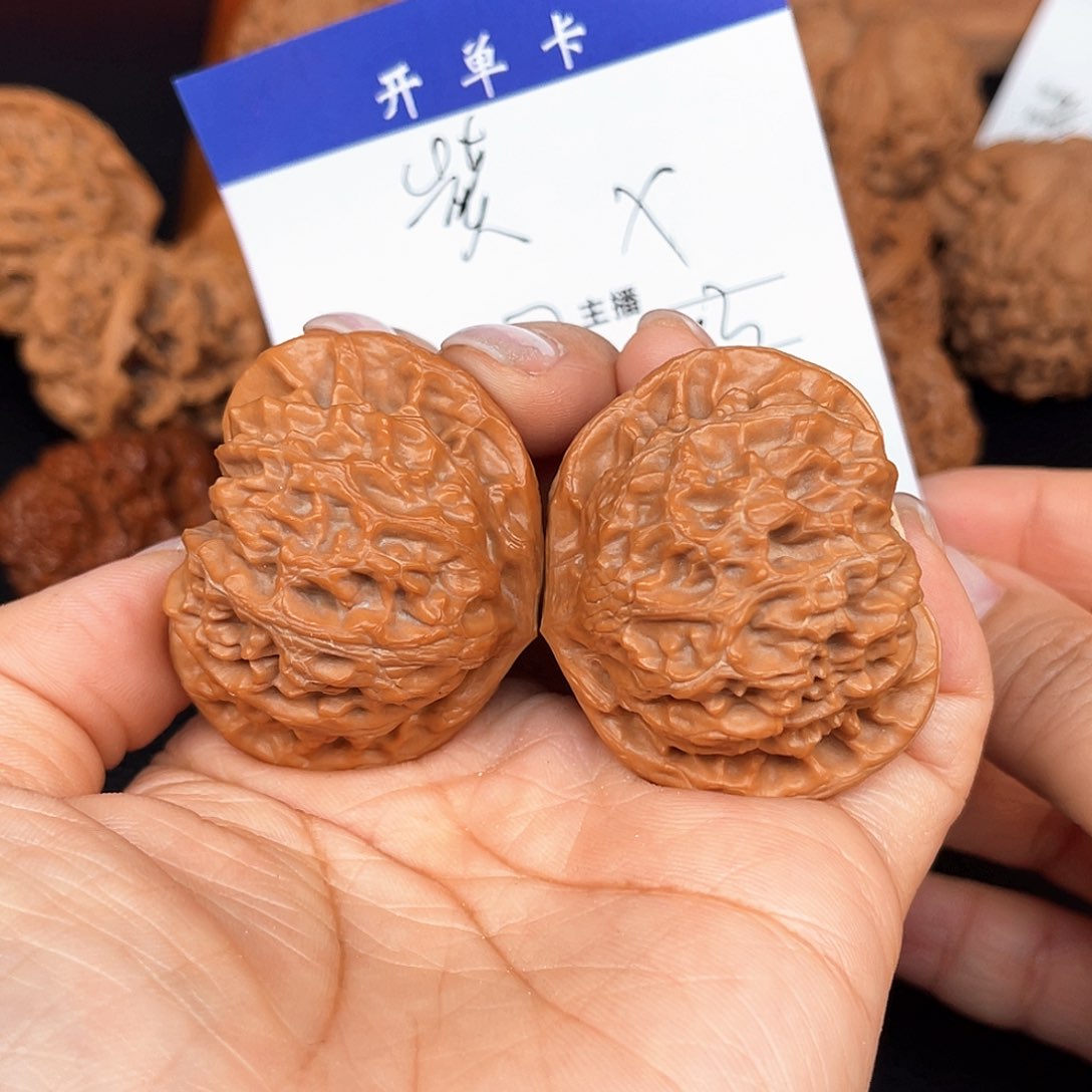 文玩核桃吊坠宫灯43尺。 赞