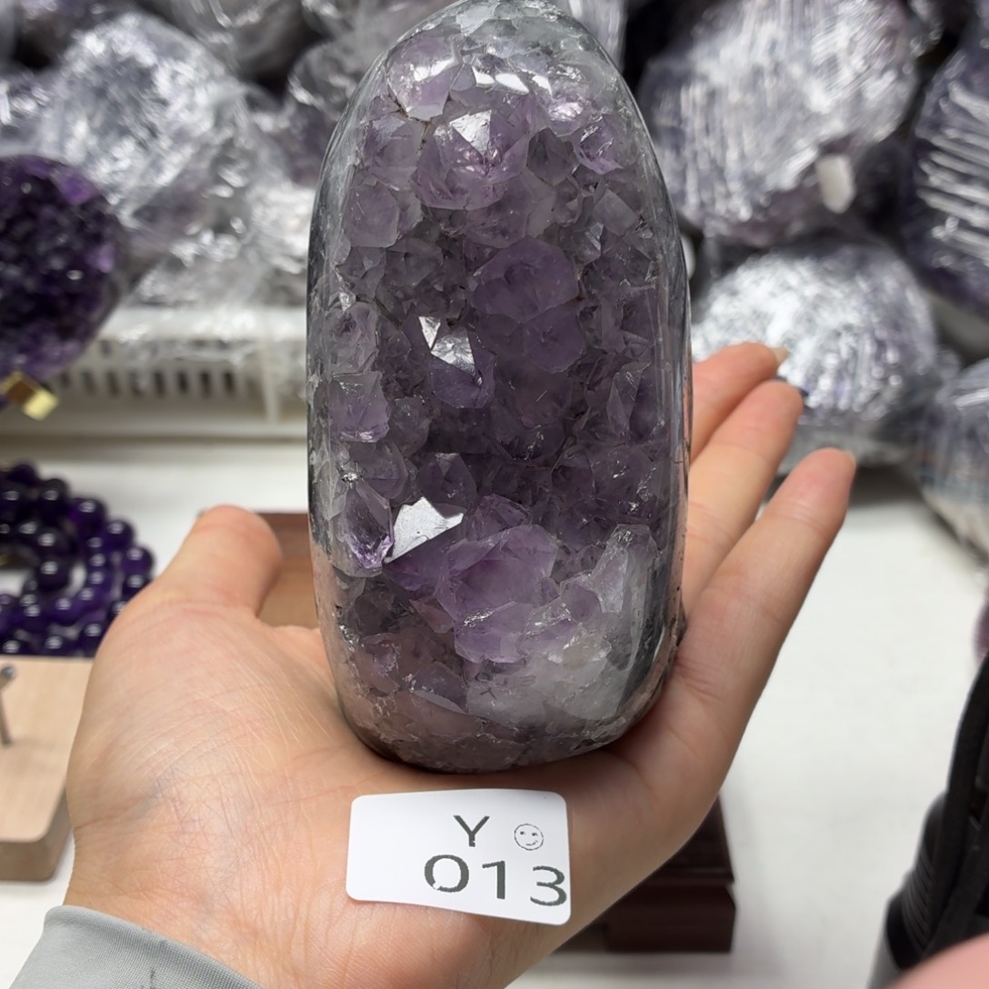 水晶摆件未镶嵌紫水晶