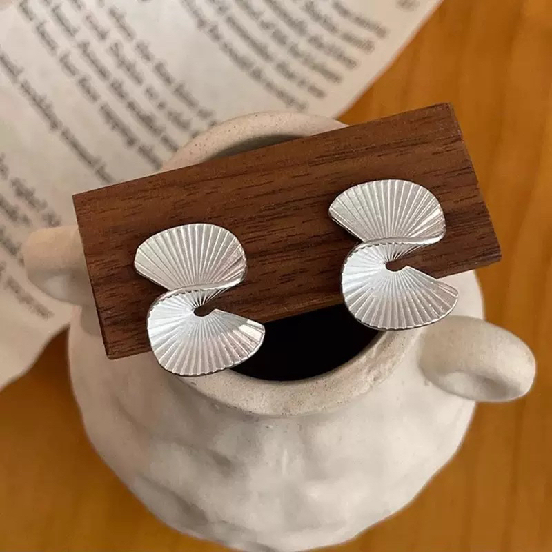 足银耳饰 不规则褶皱扇形耳钉冷淡风简约款百搭小众高级感耳饰