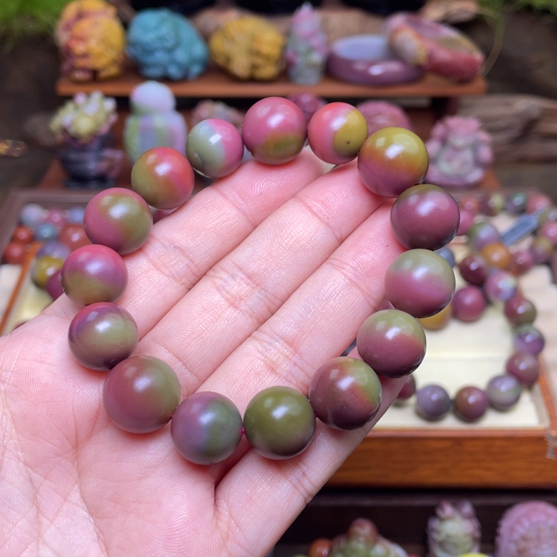 白***牙玛瑙/玉髓未镶嵌手串盐源玛瑙收藏西瓜磨砂珠