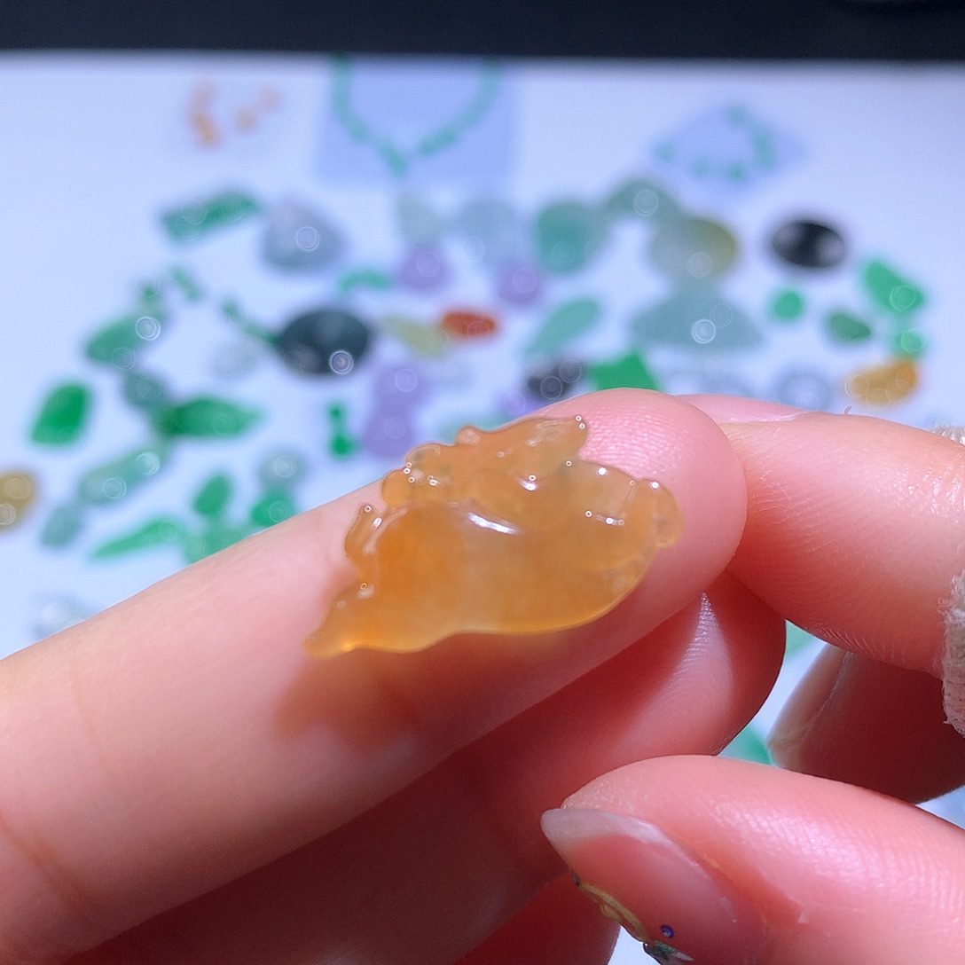 翡翠未镶嵌颈饰鹿