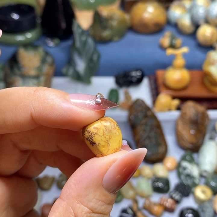 岫岩河磨玉（透闪石质玉）未镶嵌挂件随形珠