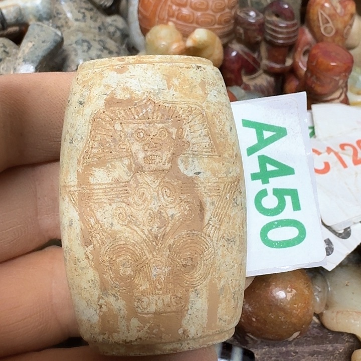 蛇纹石玉颈饰未镶嵌