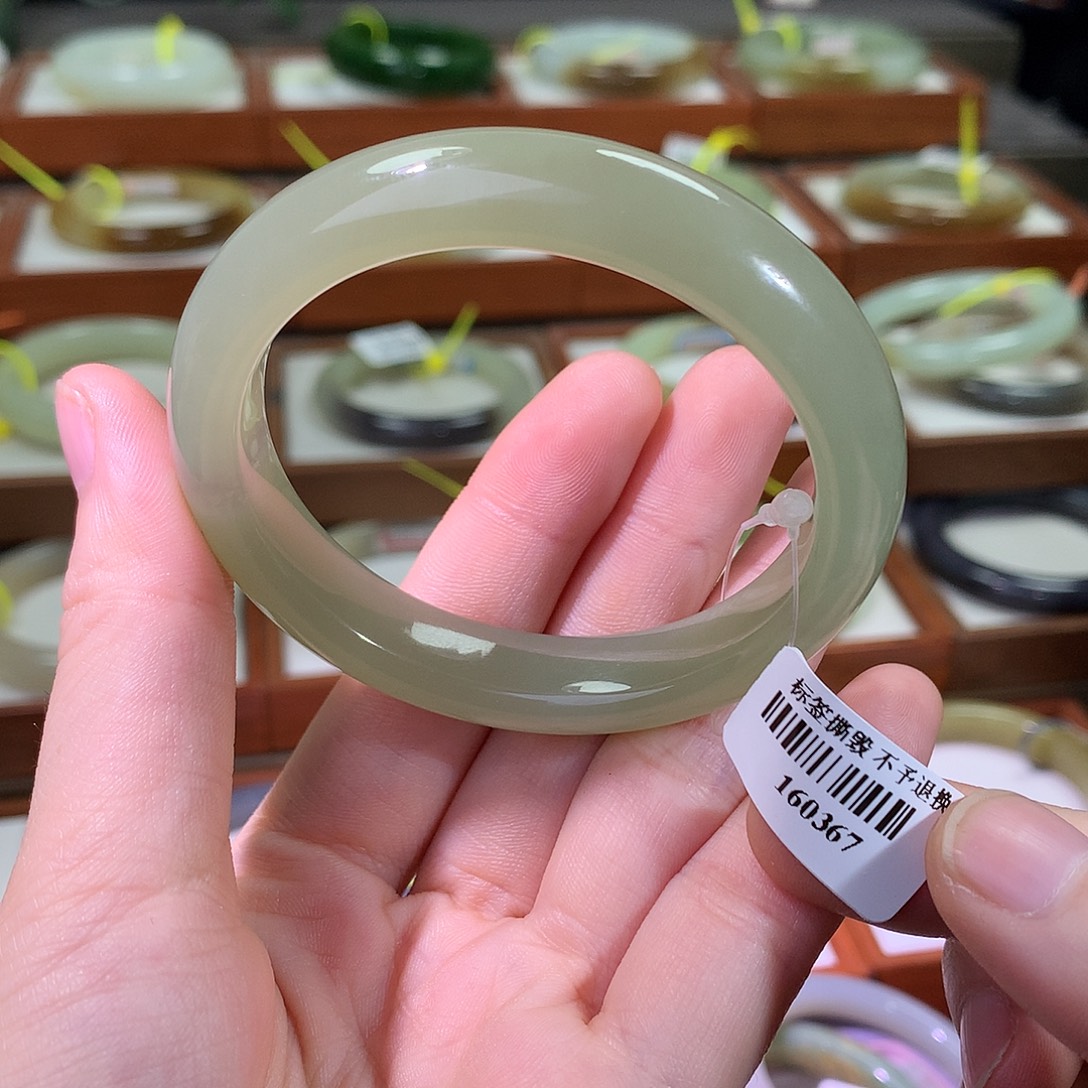 和田玉未镶嵌手镯53.7