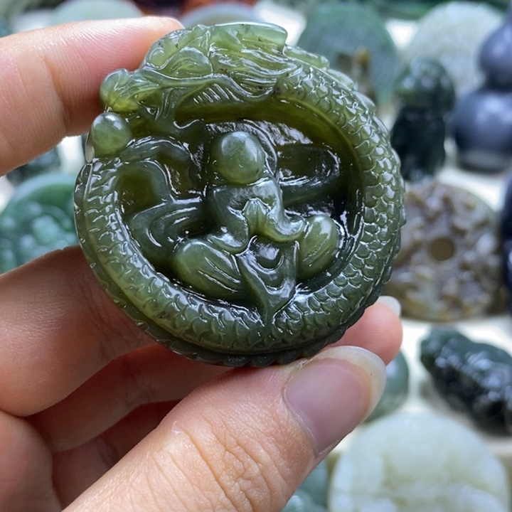 和田玉未镶嵌颈饰